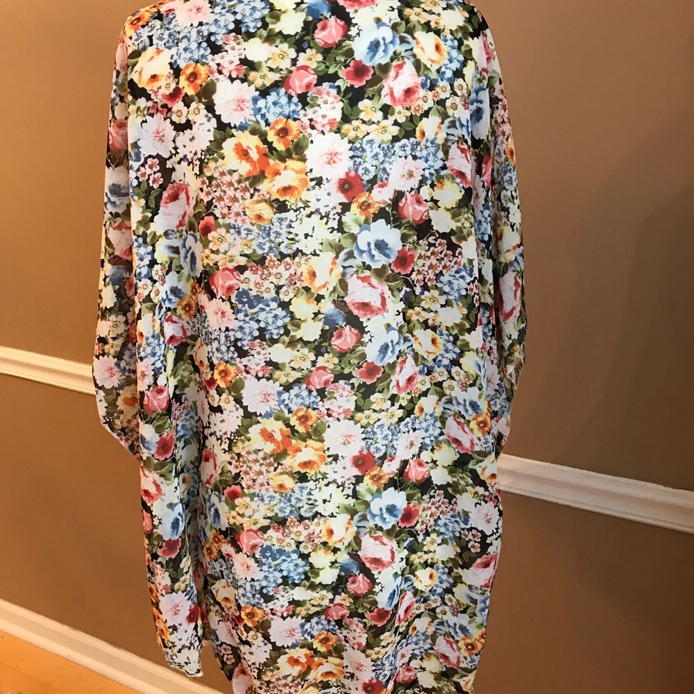 Beautiful Spring Kimono Cardigan Top - Picture 2 of 2